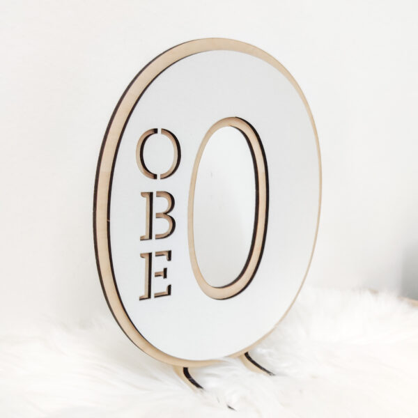 Gepersonaliseerd naamteken in grote houten letter